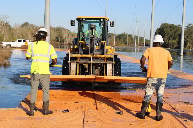 Composite swamp mats for heavy equipment