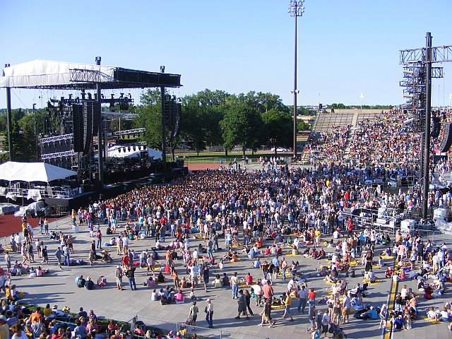 Temporary flooring for indoor and outdoor events