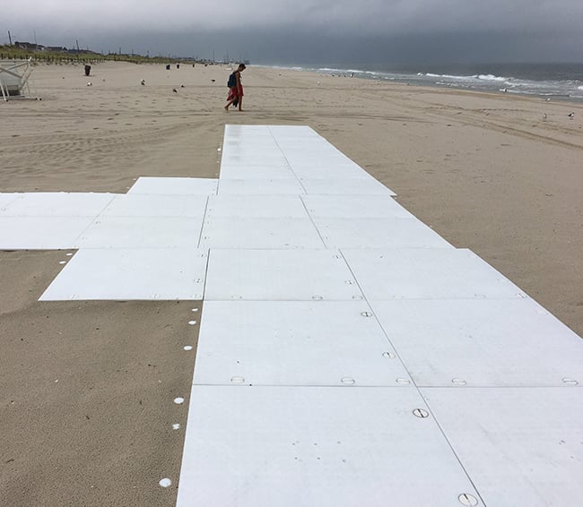 Portable beach walkway