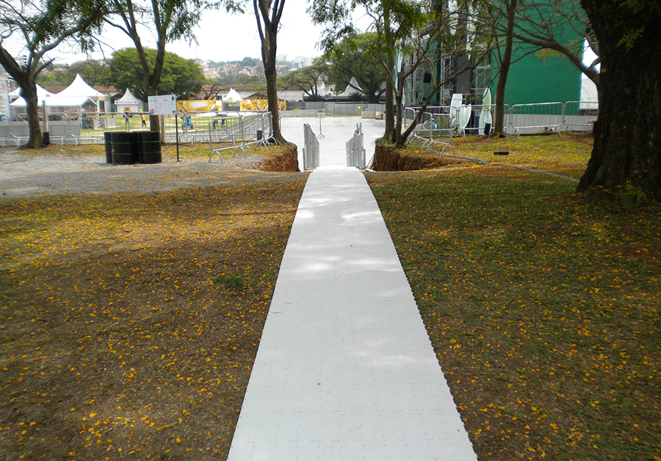 EventDeck pedestrian walkway