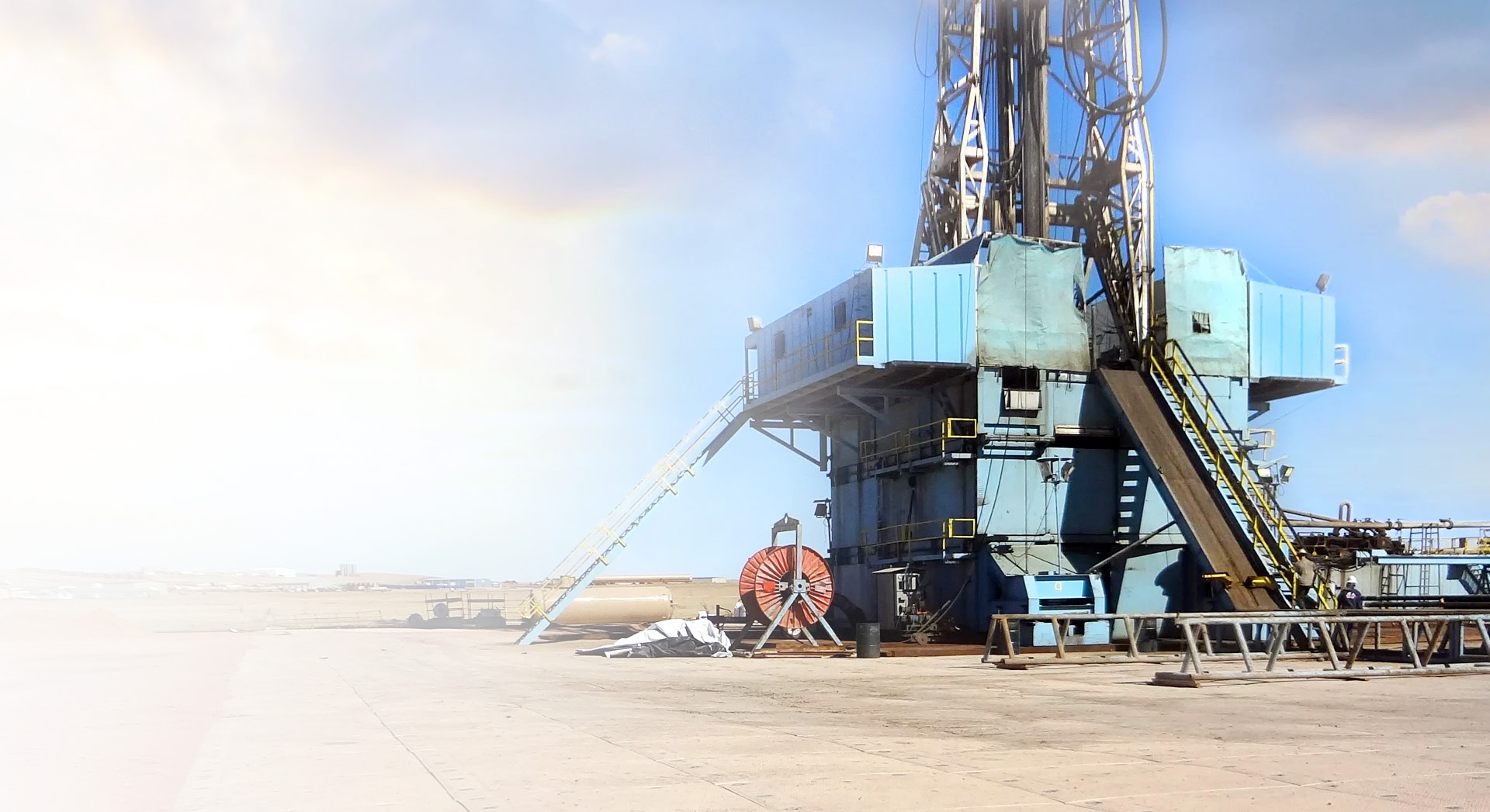 Heavy-duty composite mats for oil and gas