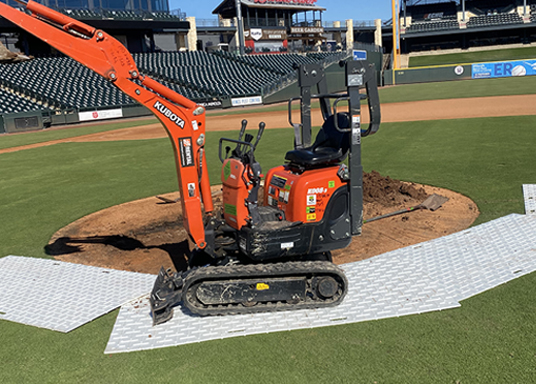 Turf protection mats for maintenance equipment