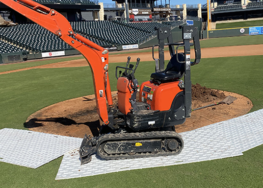 Turf protection mats for maintenance equipment