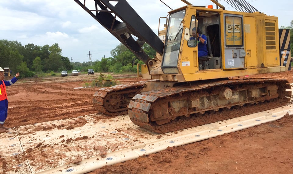 Composite mats for heavy equipment